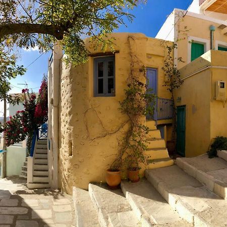 Traditional Medieval Stone House In "Ano Syros" Exterior foto