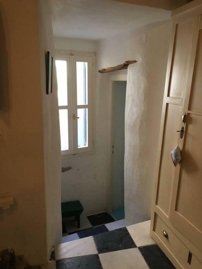 Traditional Medieval Stone House In "Ano Syros" Exterior foto
