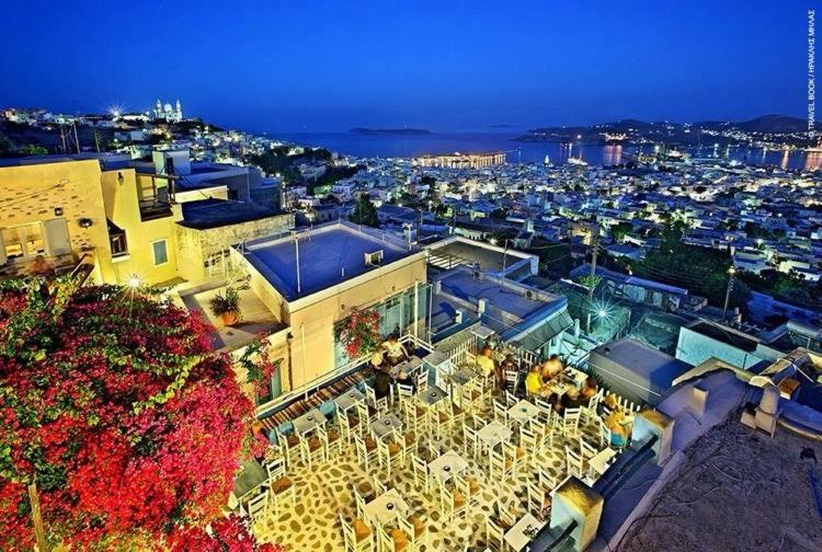 Traditional Medieval Stone House In "Ano Syros" Exterior foto