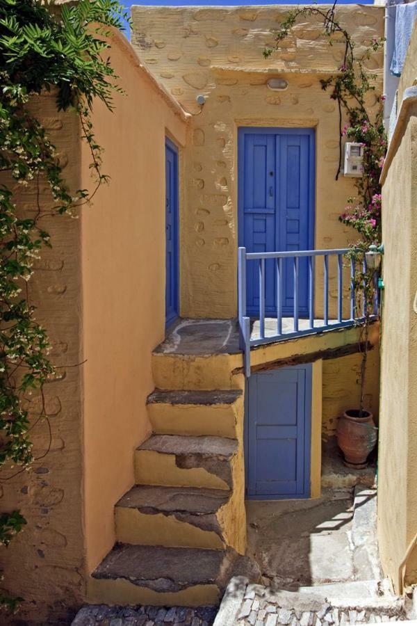 Traditional Medieval Stone House In "Ano Syros" Exterior foto